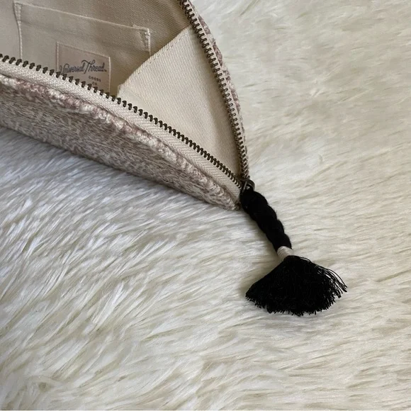 Universal Thread | Bohemian Half Circle Clutch Bag - Picture 4 of 7